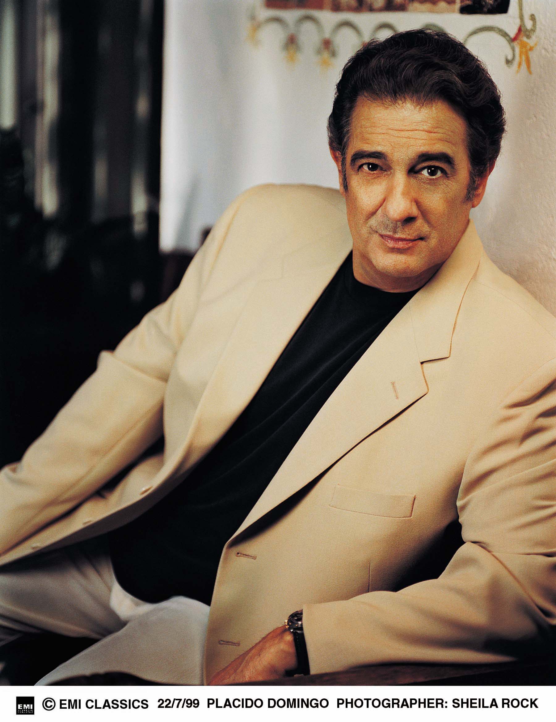Plácido Domingo: Una Leyenda Viva de la Ópera, Tenor y Director